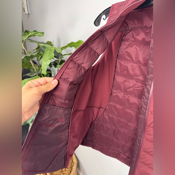 Lululemon Women's Down for It All 700-Down-Fill Vest in color Garnet size 6 - Picture 11 of 15